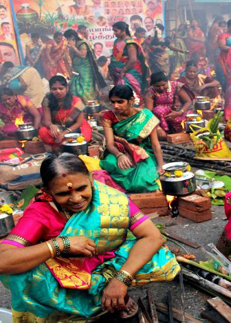 les femmes fetes pongal en Inde
